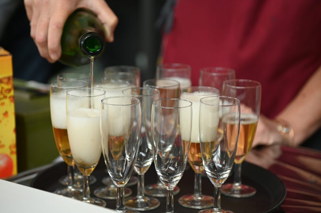 Verse dans les verres 